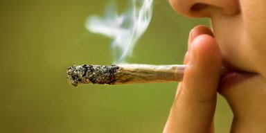 Курить есть. Во сколько обойдется поездка в страны, в которых за употребление травы ничего не будет