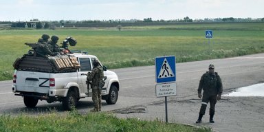 Оккупанты будут отбирать авто украинцев, которые не получили паспорт РФ, — ЦНС