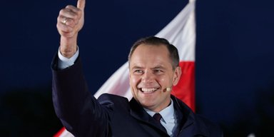 Важливо вирішити складні історичні питання: новий президент Польщі звернувся до Зеленського