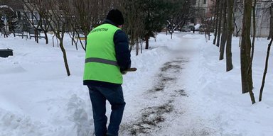 "Помогайте, а не бейте": в Ивано-Франковске коммунальщика избили битой, мэр отреагировал
