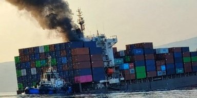 Вместо рыбы — iPhone: Ормузский пролив порадовал местных рыбаков "сокровищами" цивилизации (видео)