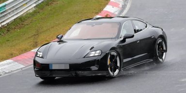 Новый Porsche Taycan 2024 заметили на дорогах до премьеры (фото)