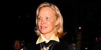 Памела Андерсон вийшла у світ в неймовірному образі від українського бренду (фото)