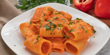 Вкуснейшее блюдо для романтического ужина: как приготовить макароны с соусом из перцев