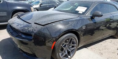 Новітній спорткар Dodge Charger 2025 розбили невдовзі після покупки (фото)