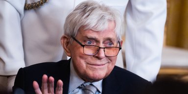 Вел телемосты СССР-США: умер американский телеведущий Фил Донахью (фото)