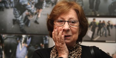 "Вышла с флагом Украины": Ахеджаковой вменяют дискредитацию армии РФ, она все отрицает (видео)