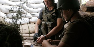 "Никогда такого не было, и вот опять".  На Донбассе — очередное, 29-е перемирие