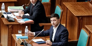 Встать, в суд идет! Почему приход Зеленского на заседание КСУ вряд ли скажется на его решении 