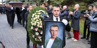 "Увезли неизвестно куда": как выглядит скромная могила Сергея Соседова (фото, видео)
