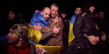 "Били так, что ломали палки": надзиратели тюрем рассказали, почему в РФ пытают пленных украинцев