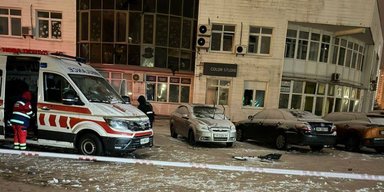 РФ ночным ударом повредила в Киеве посольство страны, помогающей с обменами пленными