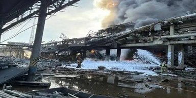 Взрыв на "Нижнекамскнефтехим" полностью снес цех по производству каучука: есть погибшие (видео)