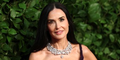 62-летняя Деми Мур в вечернем платье Dior блистала на красной дорожке Gotham Awards (фото)