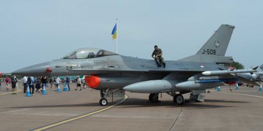 У Білому домі відмовилися підтвердити, що передали Україні свої винищувачі F-16