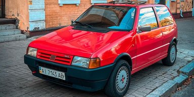 Конкурент Golf GTI: в Украине заметили редкий заряженный итальянский хэтчбек (фото)