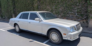 Японський Rolls-Royce: на аукціон виставили найрозкішнішу Toyota з V12 (фото)