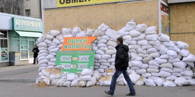 Полет нормальный. Почему гривна падает перед выборами