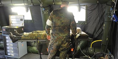 "Тел слишком много": военный госпиталь ВС РФ в Крыму переполнен ранеными (видео)