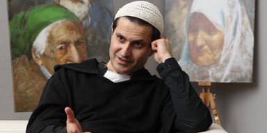Снят из-за решетки. Ахтем Сейтаблаев рассказал, как снимал фильм по пьесе Сенцова "Номера"