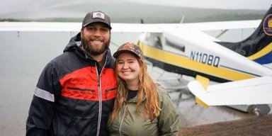 За покупками на самолете: женщина живет в "самой отдаленной деревне в мире" (фото)