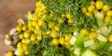 Постный "Оливье": рецепт любимого салата с новым вкусом