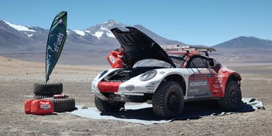 Позашляховий спорткар Porsche 911 піднявся на рекордну висоту (фото)