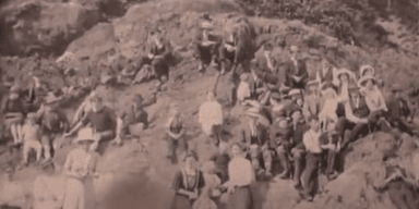 "Мандрівник у часі": старий знімок 1917 року викликав дискусії через дивного чоловіка у кадрі