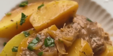 Картофель с мясом: рецепт сытного блюда на обед