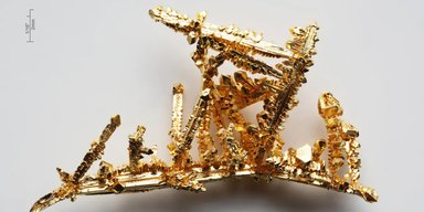 Золото давно можна виробляти в лабораторії, але чому цього ніхто не робить