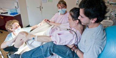 Пропонував собачу їжу і робив фото: жінка поділилася невдалим досвідом партнерських пологів