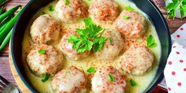 Фрикадельки с грибами и курицей: рецепт сытного блюда