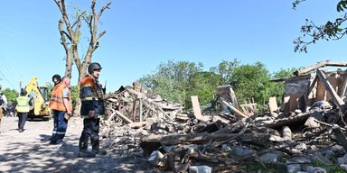 Разрушенное и в огне: появились фото после удара РФ по жилому району Харькова (фото)