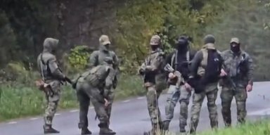 Российских "зеленых человечков" заметили возле Эстонии: граница закрыта (видео)