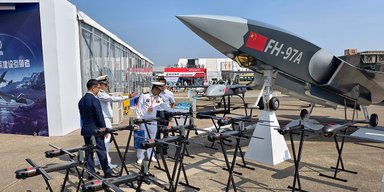 Вооружен ракетами и роем БПЛА: в Китае представили реактивный дрон Feihong FH-97
