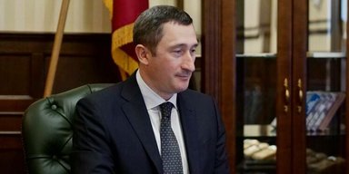 Жена, торговцы запчастями и девелоперы: за Чернышова внесли 120  млн залога в разные дни