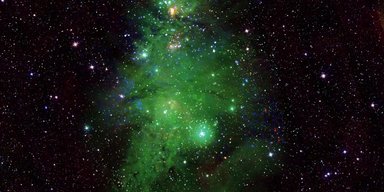 Як новорічна ялинка: NASA показало туманність на відстані 2500 світлових років від Землі (відео)