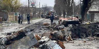 Бучанські кати продовжують воювати, відпочивати і навіть всиновлюють українських дітей (відео)