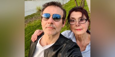 "Спасибі за весняний настрій": Вакарчук провів вихідний із мамою і показав її рідкісне фото