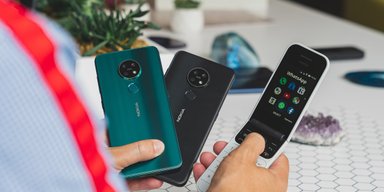Кнопкові телефони з 2000-х масово розкуповують, щоб замінити ними смартфони (фото)