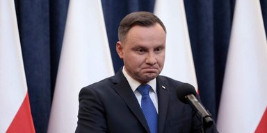 "Дебіл. Випадок із практики": у Польщі вилучають із магазинів книжку про Дуду з незвичною назвою