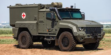 Робота дронів ЗСУ: у Луганській області росіяни втратили рідкісну спецмашину ЗСА-Т (відео)