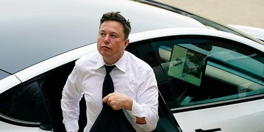 "Поднять мотивацию": Илон Маск может уйти из Tesla, если ему не выплатят $56 миллиардов премии
