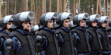 Кайданки, електрошокери, дрони і РЕБ: Нацгвардія отримає додаткові засоби примусу, деталі