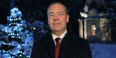 "Не играйте в игры с Россией": Медведев ответил на послания Госдепа США (фото)