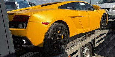 Митниця не дала добро: в Україну не пустили знаменитий суперкар Lamborghini (фото)
