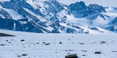 Тисячі метеоритів зникають в Антарктиді і забирають таємниці космосу: у чому причина (фото)