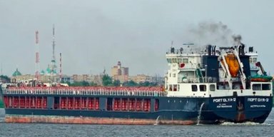 "Порт Оля-4" затоплений наполовину: супутник показав реальний стан корабля з "Шахедами" (фото)