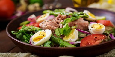 Салат Нисуаз: традиционный рецепт простого и вкусного блюда