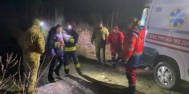 Опинилися у пастці: у Закарпатті знайшли на дереві двох чоловіків призовного віку (фото)